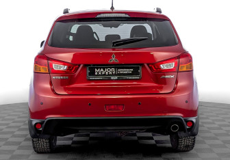 Подержанный автомобиль Mitsubishi ASX 2014 года (6 фото)
