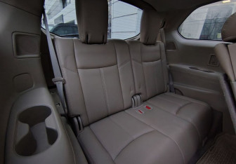 Подержанный автомобиль Nissan Pathfinder 2016 года (12 фото)