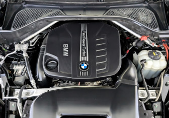 Подержанный автомобиль BMW X5 2017 года (9 фото)