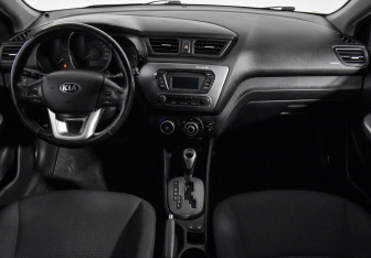 Подержанный автомобиль Kia Rio Hatchback 2014 года (10 фото)