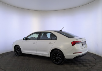 Подержанный автомобиль Skoda Rapid Liftback 2020 года (7 фото)