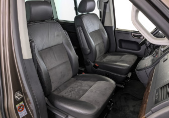 Подержанный автомобиль Volkswagen Multivan 2012 года (24 фото)