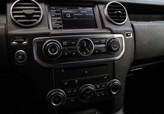 Подержанный автомобиль Land Rover Discovery 2013 года (18 фото)