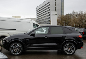 Подержанный автомобиль Porsche Cayenne 2013 года (6 фото)