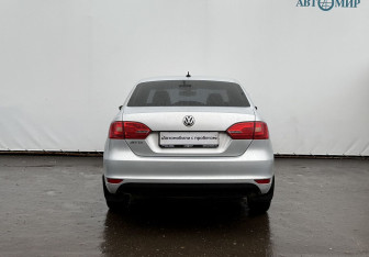Подержанный автомобиль Volkswagen Jetta Sedan 2013 года (6 фото)