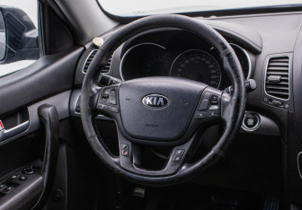 Подержанный автомобиль Kia Sorento 2014 года (15 фото)