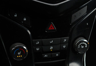 Подержанный автомобиль Chevrolet Cruze Sedan 2011 года (14 фото)