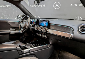 Подержанный автомобиль Mercedes-Benz GLB 2021 года (11 фото)