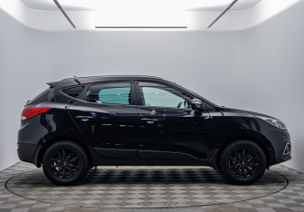 Подержанный автомобиль Hyundai ix35 2014 года (4 фото)