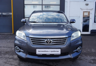 Подержанный автомобиль Toyota RAV4 2010 года (2 фото)