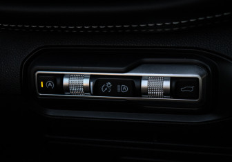 Подержанный автомобиль Geely Okavango 2022 года (25 фото)