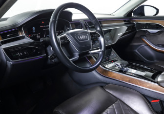 Подержанный автомобиль Audi A8 2019 года (19 фото)