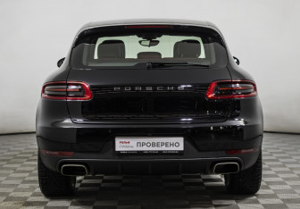 Подержанный автомобиль Porsche Macan 2018 года (6 фото)