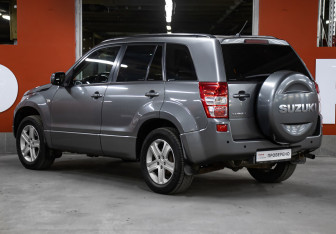 Подержанный автомобиль Suzuki Grand Vitara 2005 года (7 фото)