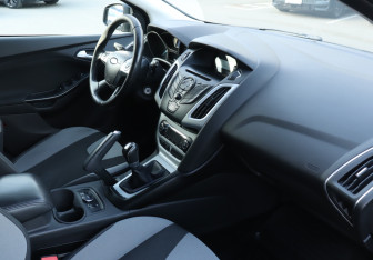 Подержанный автомобиль Ford Focus Hatchback 2013 года (9 фото)