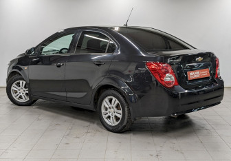 Подержанный автомобиль Chevrolet Aveo Sedan 2015 года (7 фото)