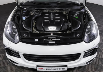 Подержанный автомобиль Porsche Cayenne 2017 года (9 фото)
