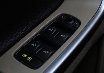 Подержанный автомобиль Volvo XC60 2011 года (16 фото)