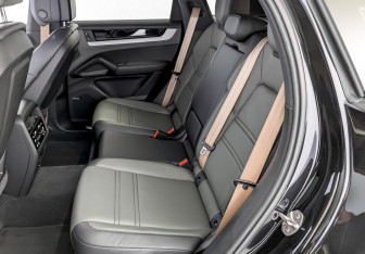 Подержанный автомобиль Porsche Cayenne 2023 года (12 фото)