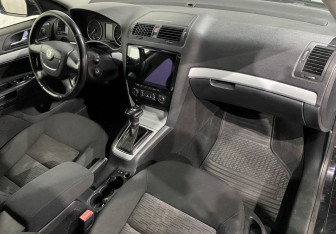 Подержанный автомобиль Skoda Octavia Liftback 2011 года (11 фото)