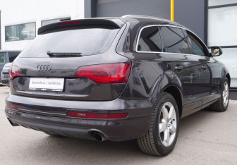 Подержанный автомобиль Audi Q7 2010 года (5 фото)