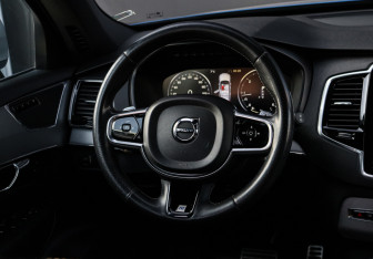 Подержанный автомобиль Volvo XC90 2016 года (13 фото)