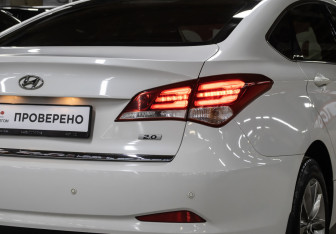 Подержанный автомобиль Hyundai i40 Sedan 2015 года (20 фото)