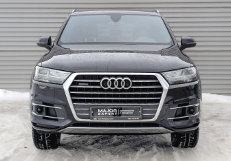 Подержанный автомобиль Audi Q7 2017 года (2 фото)