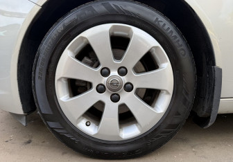Подержанный автомобиль Opel Insignia Sedan 2011 года (9 фото)
