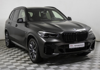 Подержанный автомобиль BMW X5 2022 года (3 фото)