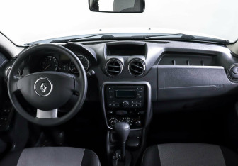 Подержанный автомобиль Renault Duster 2012 года (9 фото)