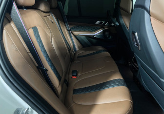 Подержанный автомобиль BMW X5 M 2024 года (14 фото)