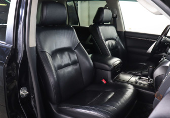 Подержанный автомобиль Toyota Land Cruiser Suv 2014 года (16 фото)