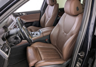 Подержанный автомобиль BMW X5 2021 года (21 фото)