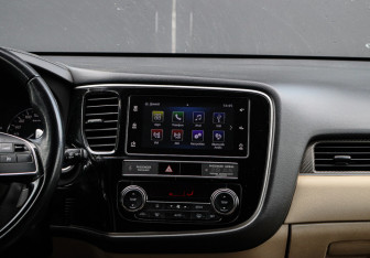 Подержанный автомобиль Mitsubishi Outlander 2019 года (10 фото)
