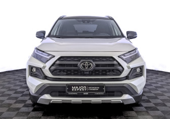 Подержанный автомобиль Toyota RAV4 2024 года (2 фото)