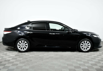 Подержанный автомобиль Toyota Camry Sedan 2020 года (4 фото)