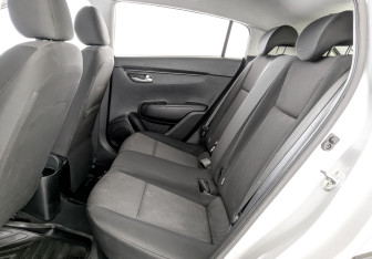 Подержанный автомобиль Kia Rio Hatchback 2021 года (12 фото)