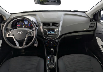 Подержанный автомобиль Hyundai Solaris Sedan 2015 года (23 фото)