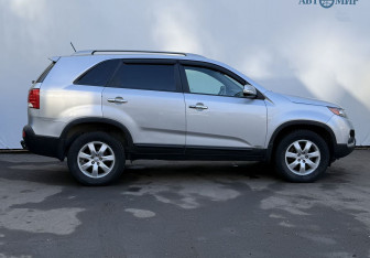 Подержанный автомобиль Kia Sorento 2012 года (4 фото)