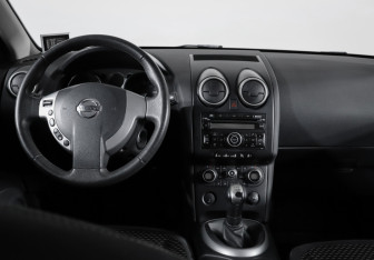 Подержанный автомобиль Nissan Qashqai 2008 года (12 фото)