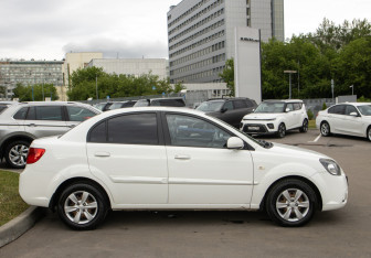 Подержанный автомобиль Kia Rio Sedan 2011 года (3 фото)