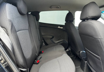 Подержанный автомобиль Hyundai Solaris Hatchback 2013 года (11 фото)