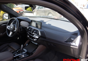 Подержанный автомобиль BMW X4 2021 года (6 фото)
