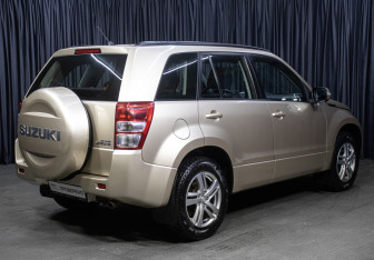 Подержанный автомобиль Suzuki Grand Vitara 2011 года (5 фото)