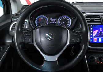 Подержанный автомобиль Suzuki SX4 Hatchback 2016 года (10 фото)