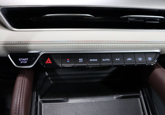 Подержанный автомобиль Geely Monjaro 2023 года (19 фото)