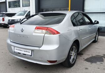 Подержанный автомобиль Renault Laguna Liftback 2008 года (5 фото)