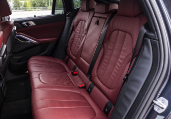 Подержанный автомобиль BMW X6 2021 года (16 фото)