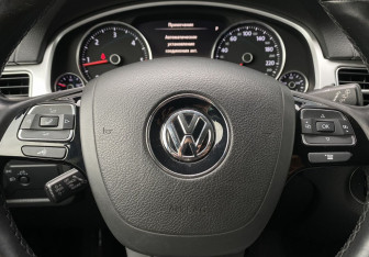 Подержанный автомобиль Volkswagen Touareg 2015 года (18 фото)